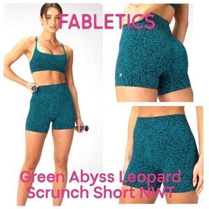Fabletics Scrunch Shorts 4” Green Abyss Leopard NWT Size L
